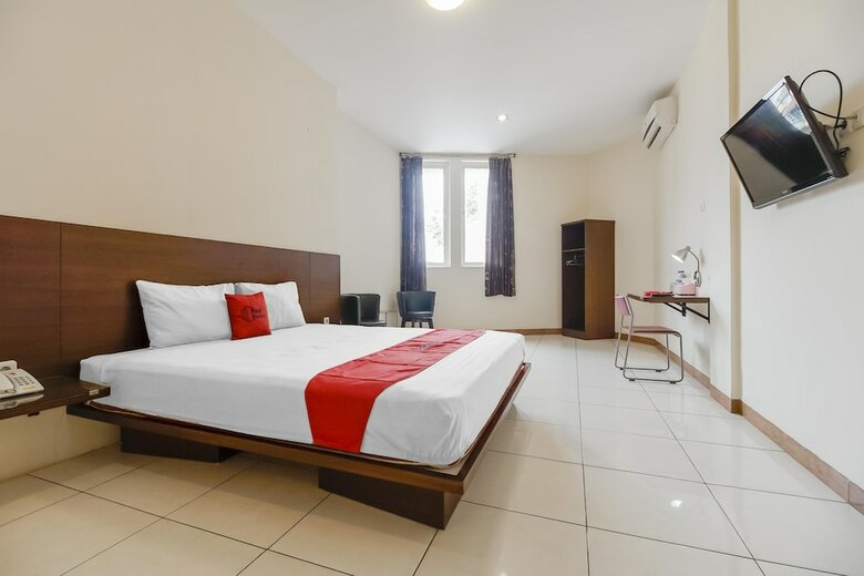 Hotel Reddoorz Plus @ Karebosi Area 2