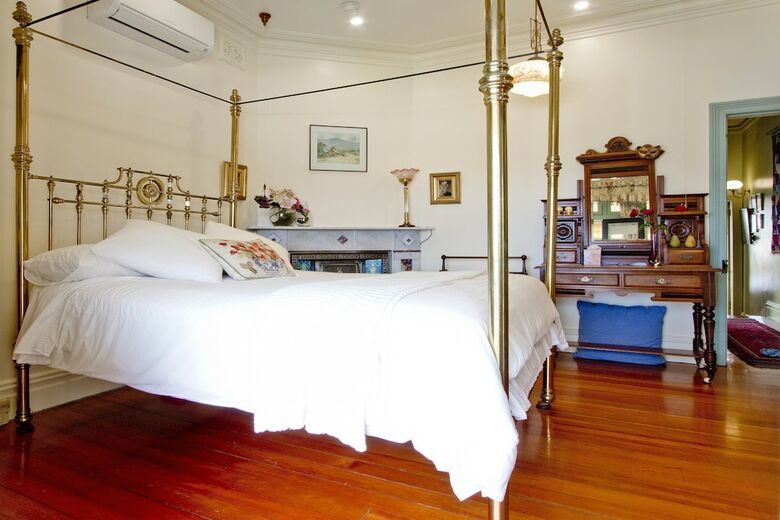 Breathtaking Views In Spacious Balmain House