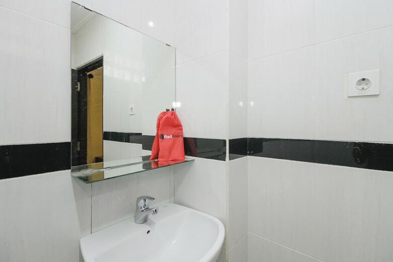 Hotel Reddoorz Near Taman Samarendah