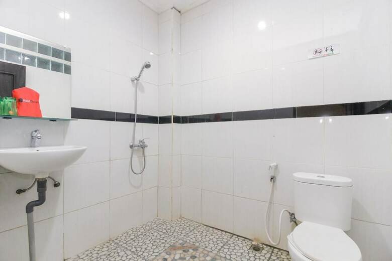 Hotel Reddoorz Near Taman Samarendah