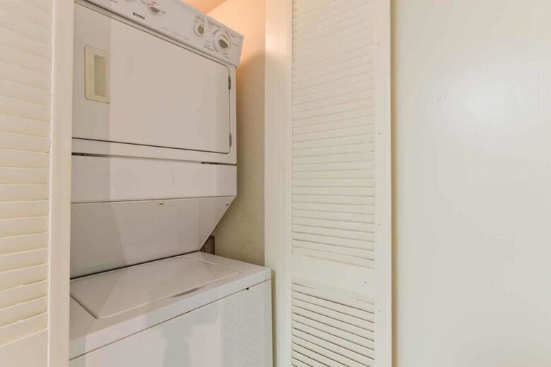 Saida Royale Condominium 9044-45