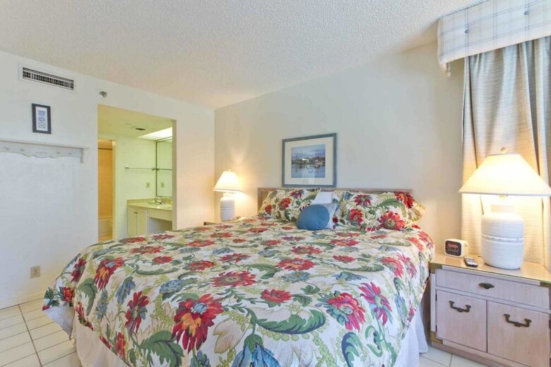 Saida Royale Condominium 9044-45