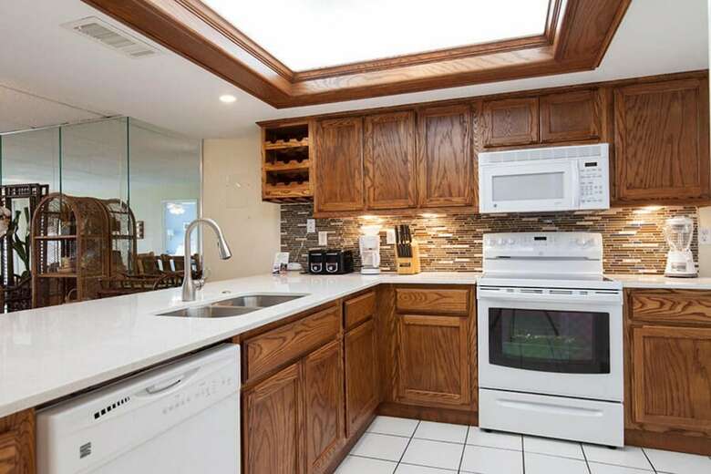Saida III Condominium 605