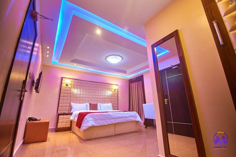 Hotel Double M Exquisite Suites And Lounge