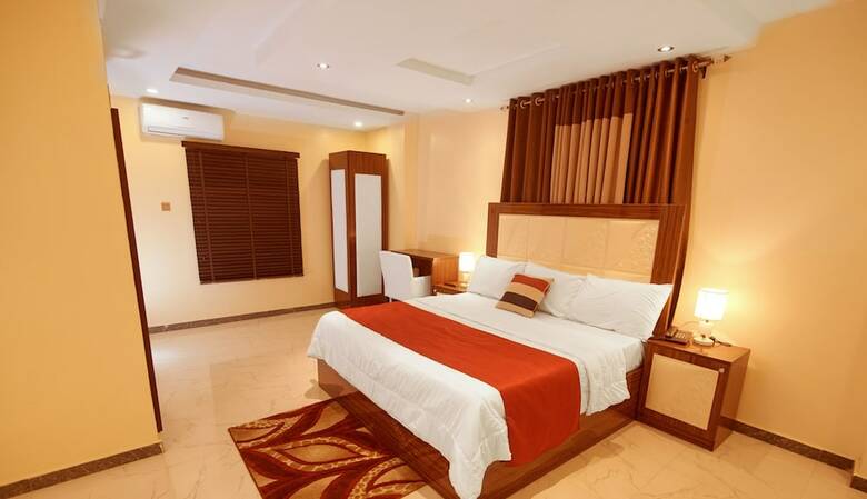 Hotel Double M Exquisite Suites And Lounge