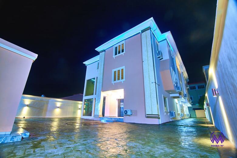 Hotel Double M Exquisite Suites And Lounge