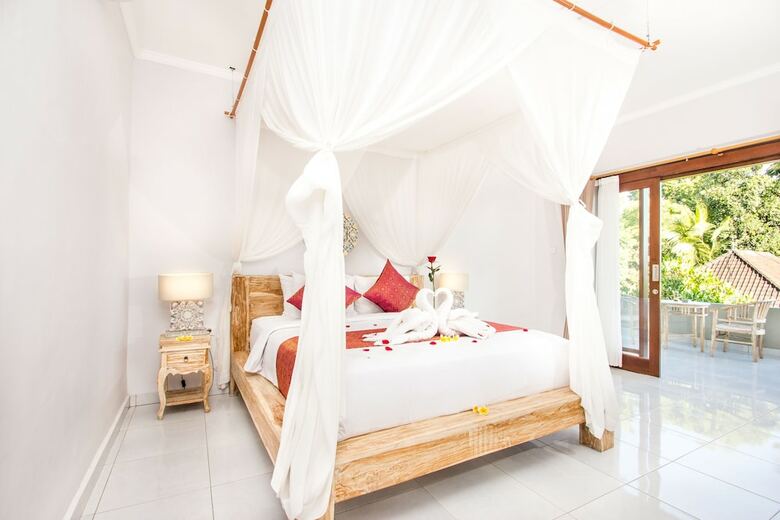 Bed & Breakfast Akusara Guest House