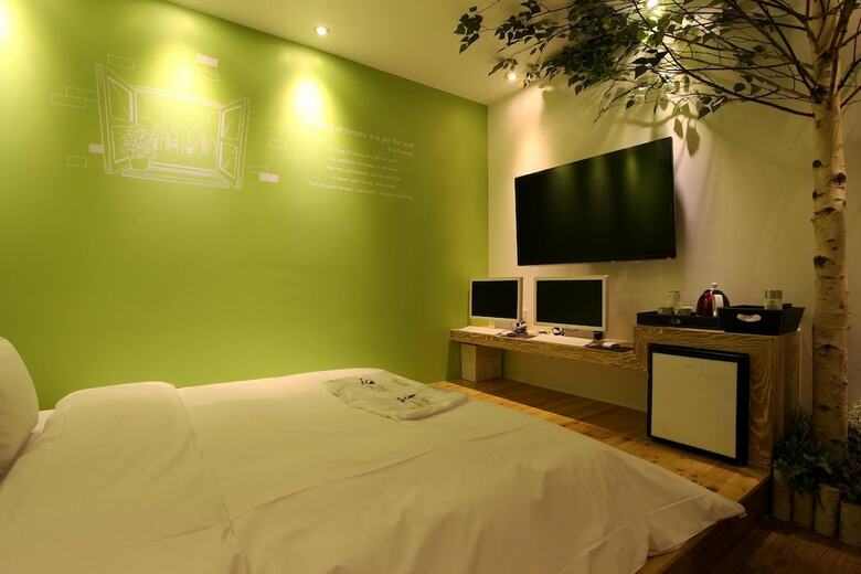 Hwagok Lush Hotel