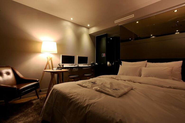 Hwagok Lush Hotel