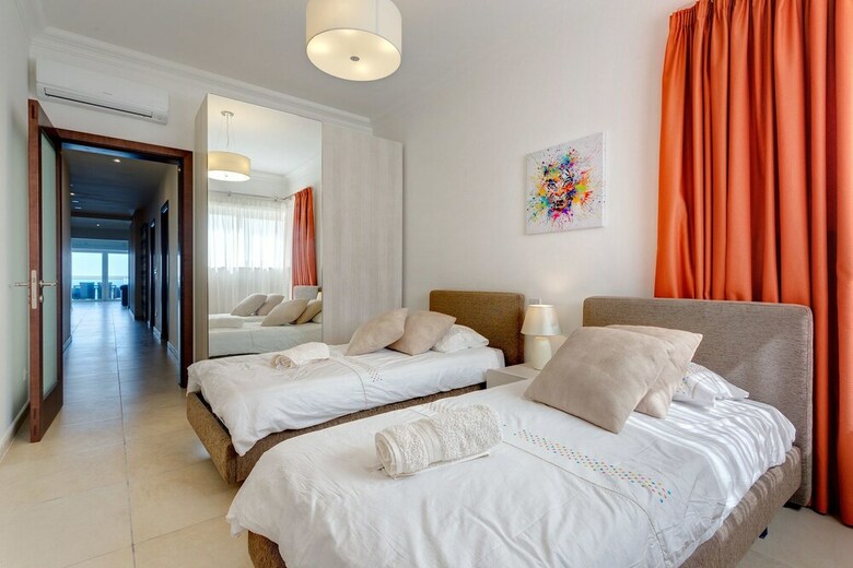 Apartamentos Waterfront Lux Apt Inc Pool, Sliema Upmarket Area
