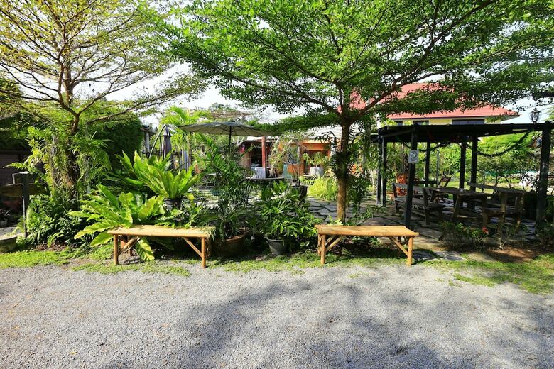 Hotel Leafy Greens Clay House