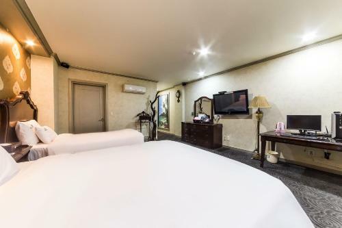 Ed Hotel