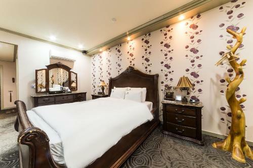 Ed Hotel