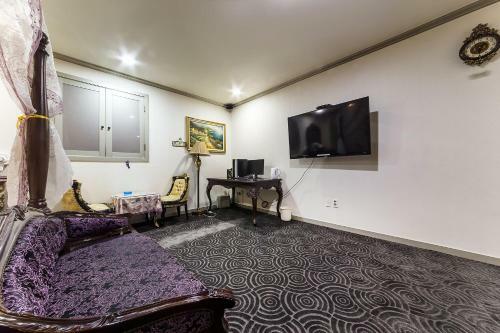 Ed Hotel