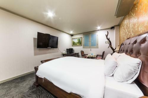 Ed Hotel