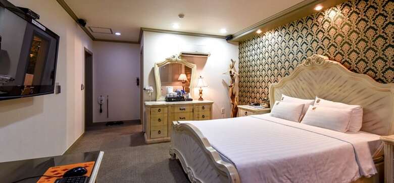 Ed Hotel