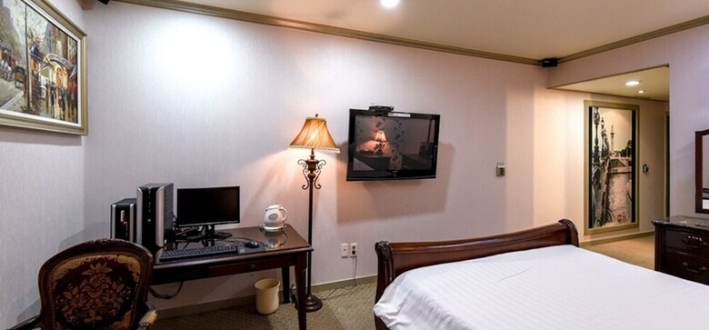 Ed Hotel