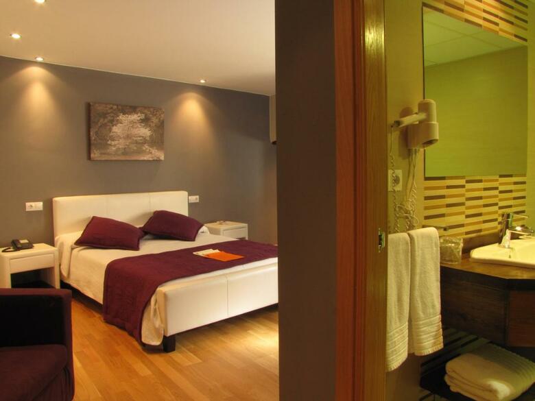 Hotel Portal Del Matarra�a