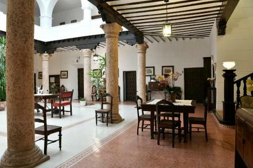 Hotel Casa De Los Acacio