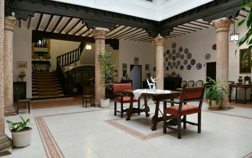 Hotel Casa De Los Acacio