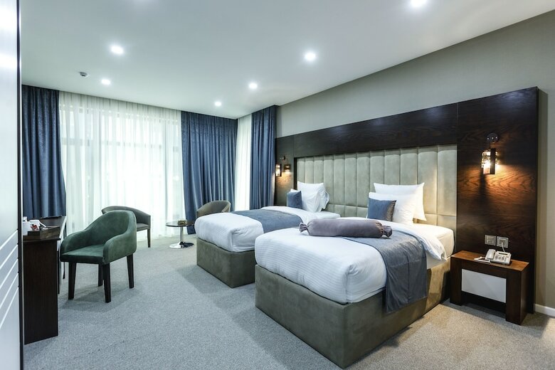 Parallel Hotel