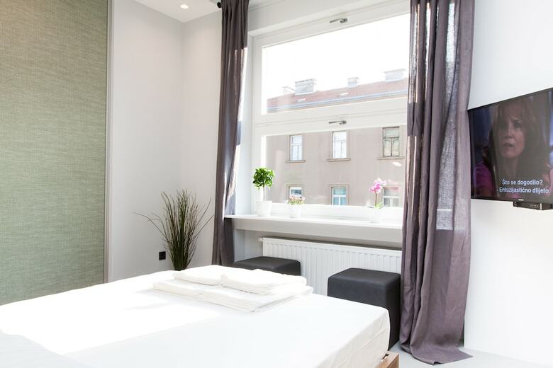 Rooms And Apartments Glossy
