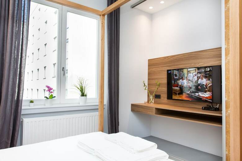 Rooms And Apartments Glossy