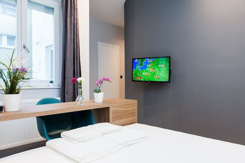 Rooms And Apartments Glossy