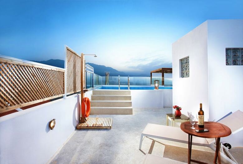 Discrete Villa Archontiki