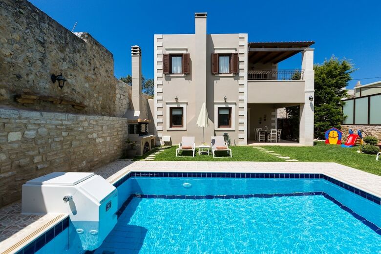 Discrete Villa Chromonastiri