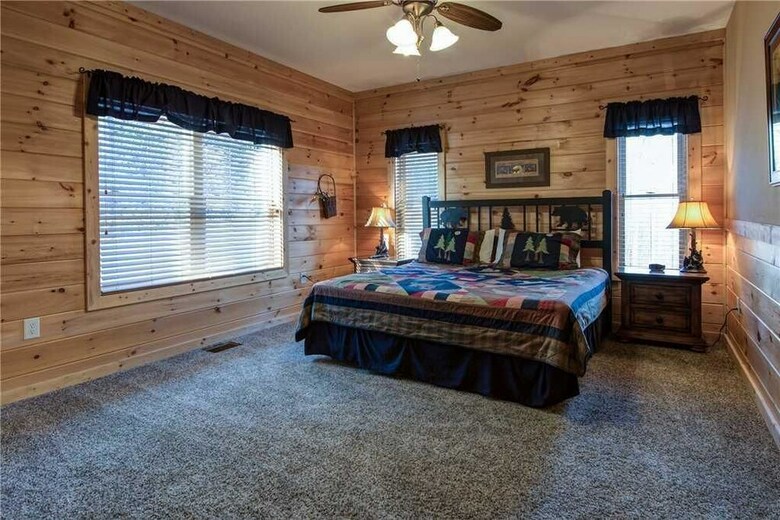 Hickory Hollow Lodge - Eight Bedroom Cabin