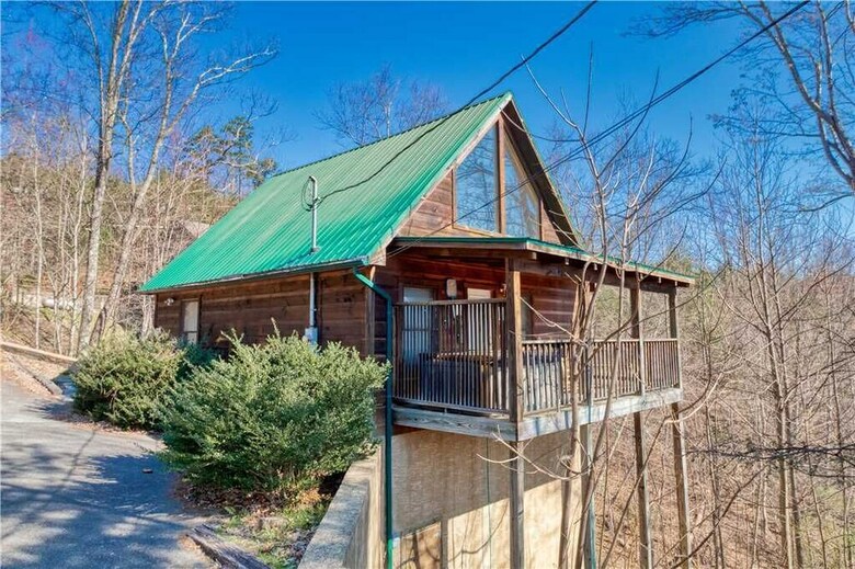Hummingbird Hideaway - One Bedroom Cabin
