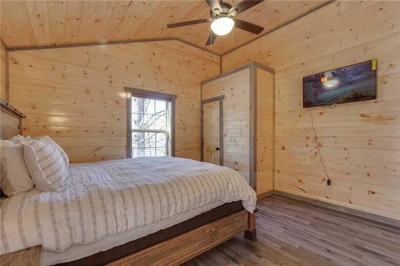 Mirror Pond - Four Bedroom Cabin