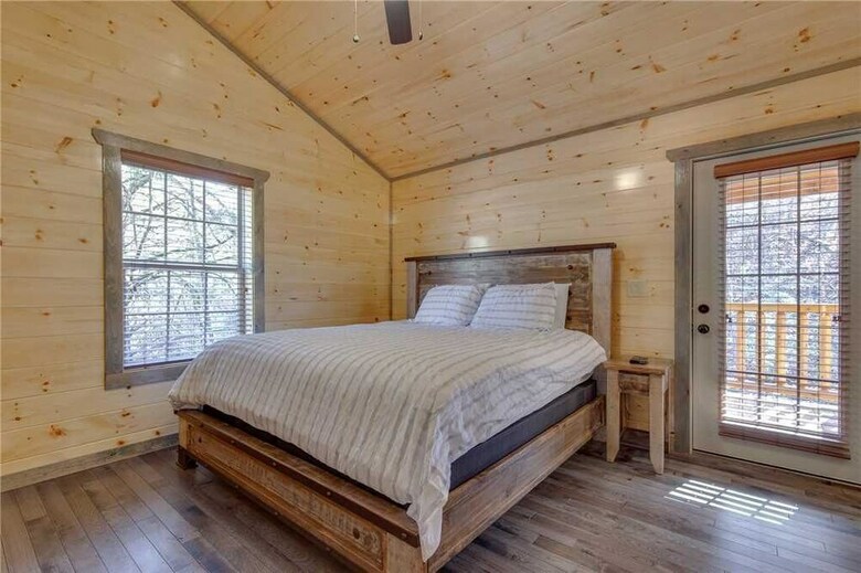 Mirror Pond - Four Bedroom Cabin