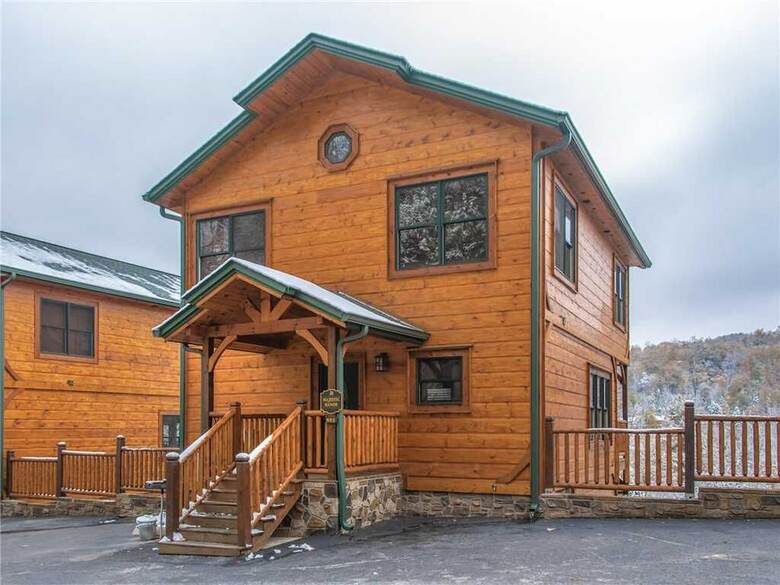 Majestic Manor - Three Bedroom Cabin