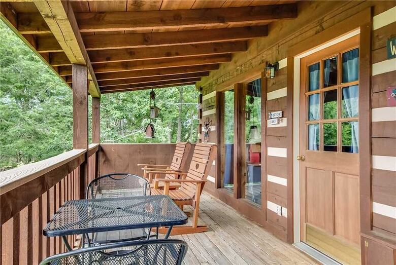 Nestled Inn- One Bedroom Cabin
