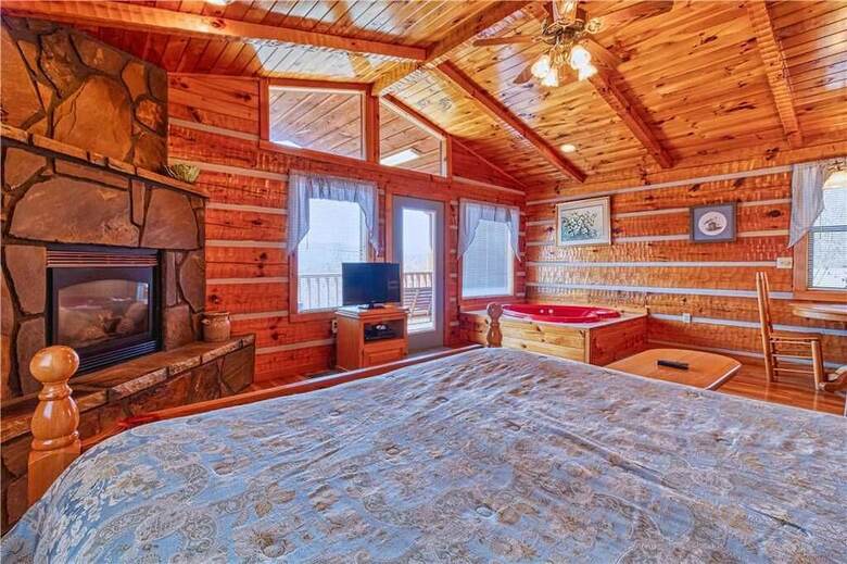 Love Me Tender - Studio Cabin