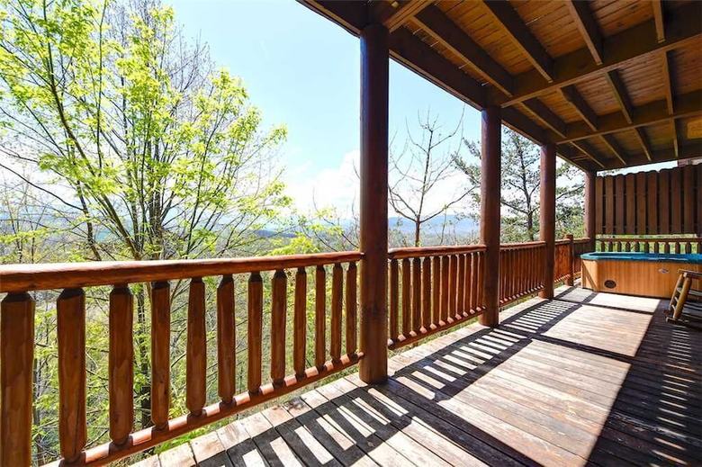 Mountaintop Lodge - Eight Bedroom Cabin