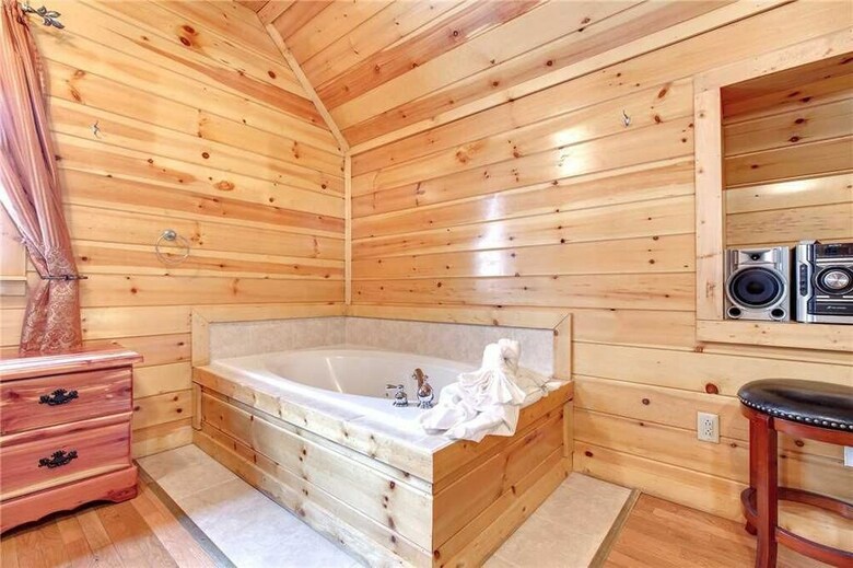 Love Shack - One Bedroom Cabin
