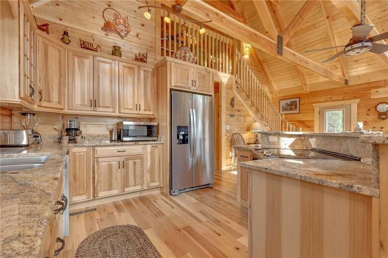 Lone Wolf Lodge - Three Bedroom Cabin