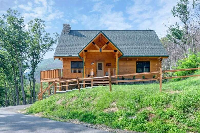Lone Wolf Lodge - Three Bedroom Cabin