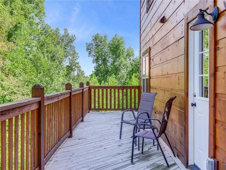 Splash Of Moonshine - Two Bedroom Cabin