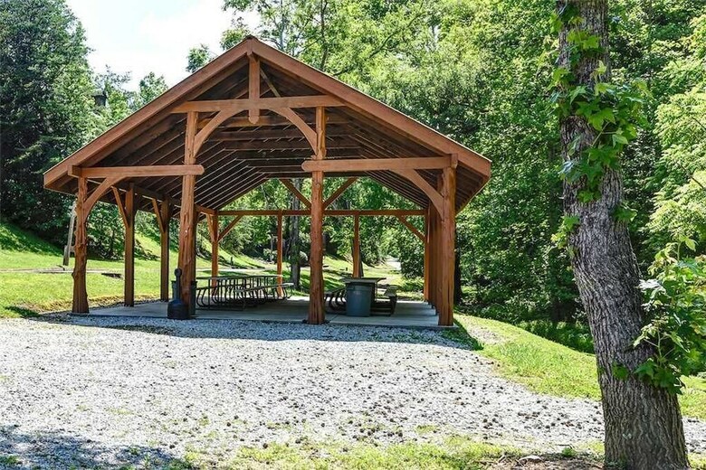 Splash Of Moonshine - Two Bedroom Cabin