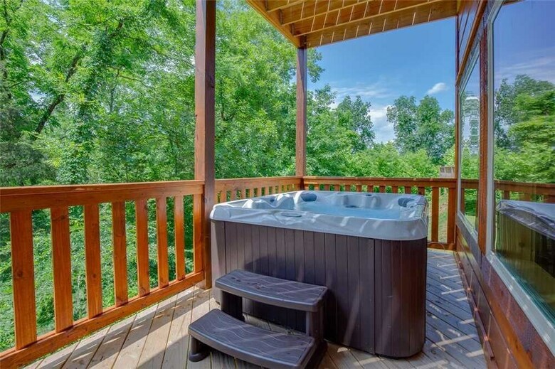 Splash Of Moonshine - Two Bedroom Cabin