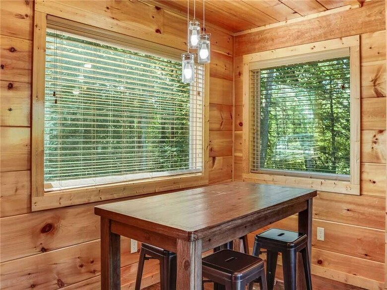 Splash Of Moonshine - Two Bedroom Cabin