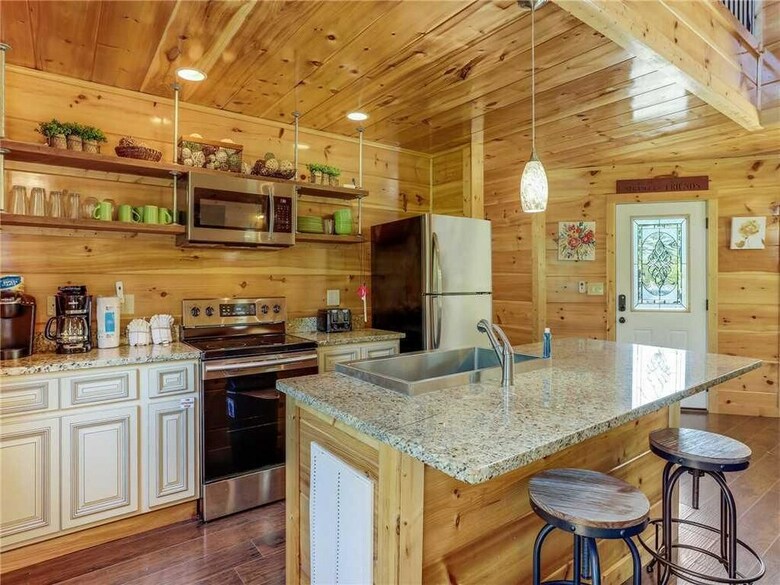 Splash Of Moonshine - Two Bedroom Cabin