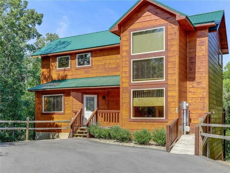 Splash Of Moonshine - Two Bedroom Cabin