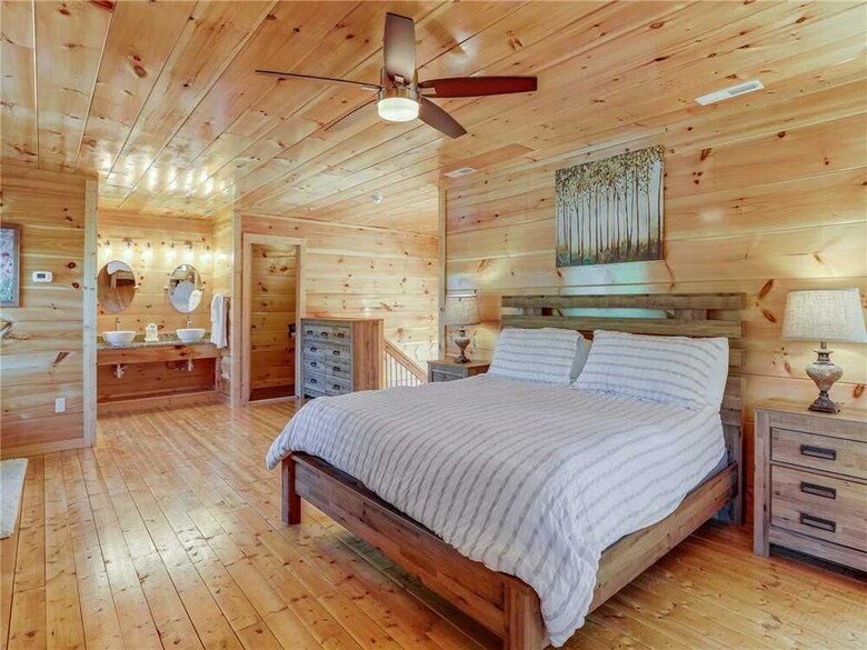 Splash Of Moonshine - Two Bedroom Cabin