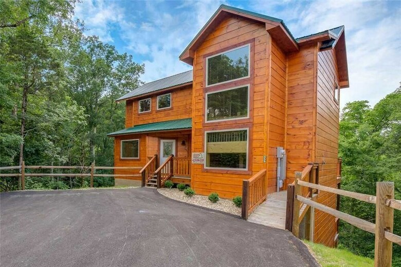 Splash Of Moonshine - Two Bedroom Cabin