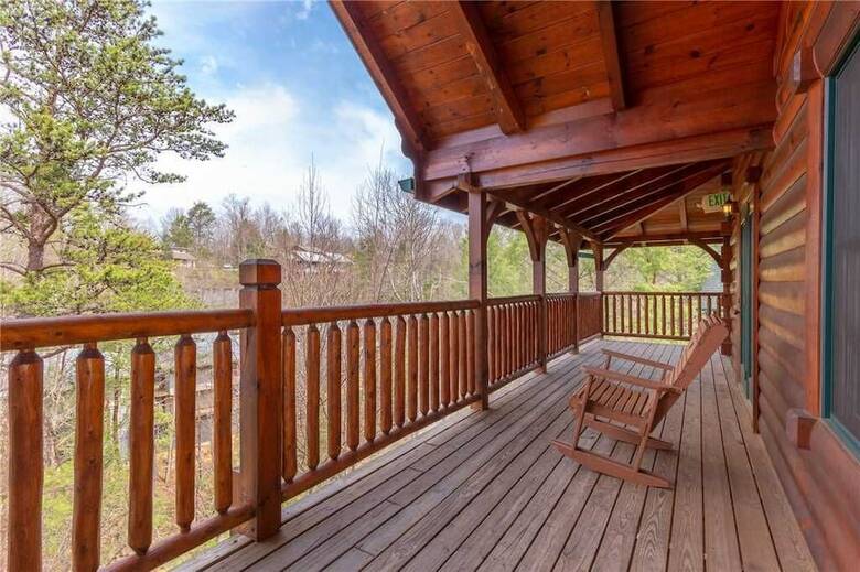 Pine Tree Lodge - Eight Bedroom Cabin